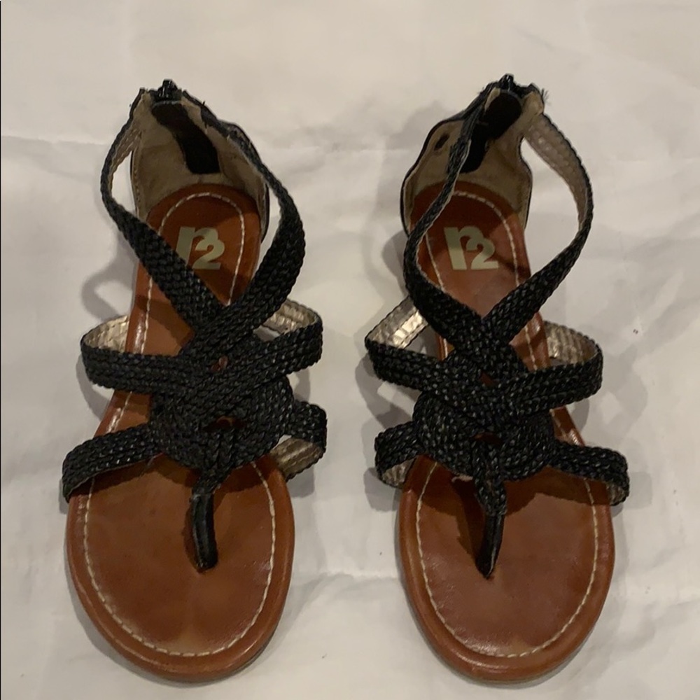 R2 Sandals